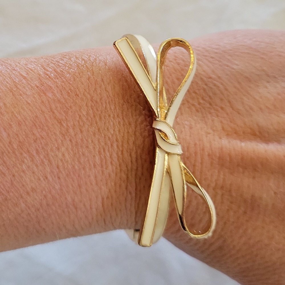 Vintage Gold and Cream Bow Bracelet